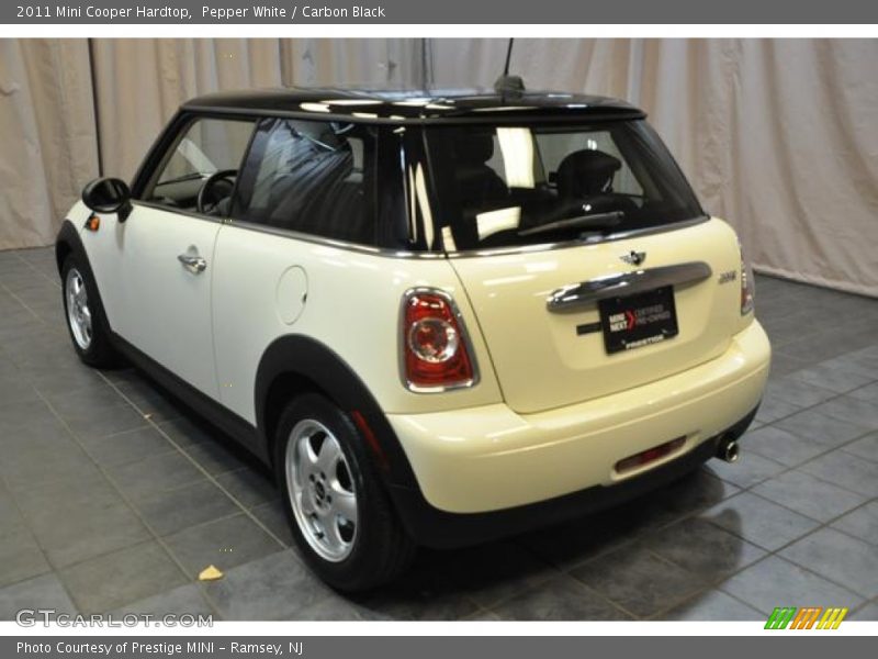 Pepper White / Carbon Black 2011 Mini Cooper Hardtop