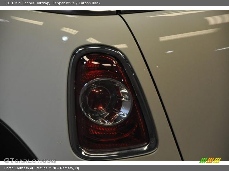 Pepper White / Carbon Black 2011 Mini Cooper Hardtop
