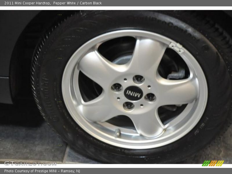 Pepper White / Carbon Black 2011 Mini Cooper Hardtop