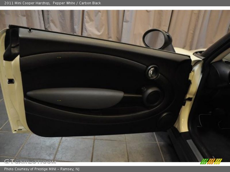 Pepper White / Carbon Black 2011 Mini Cooper Hardtop