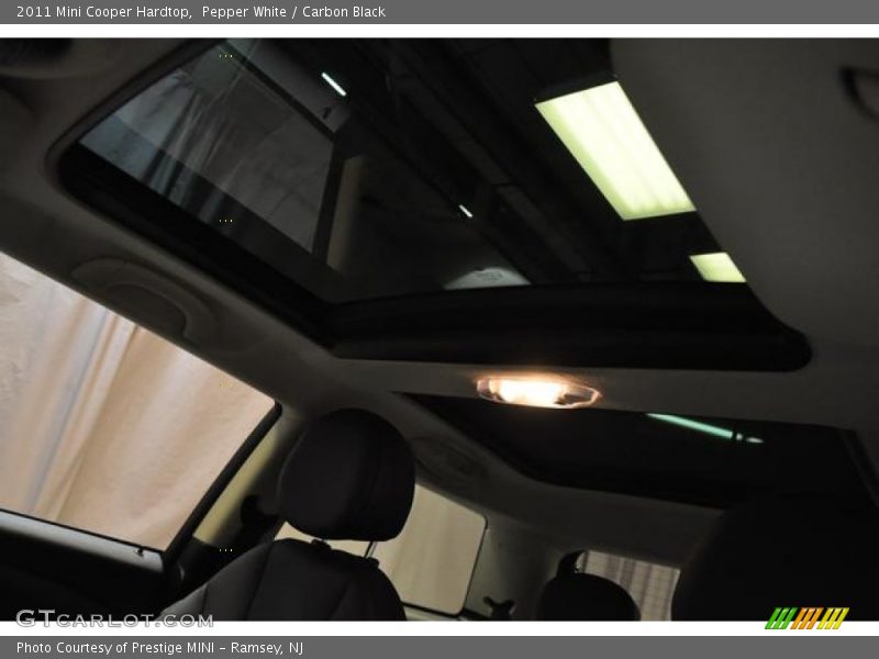 Pepper White / Carbon Black 2011 Mini Cooper Hardtop