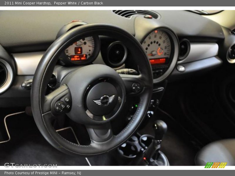 Pepper White / Carbon Black 2011 Mini Cooper Hardtop