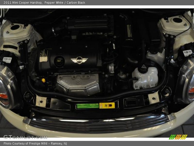 Pepper White / Carbon Black 2011 Mini Cooper Hardtop