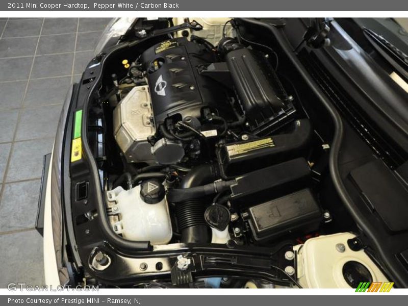 Pepper White / Carbon Black 2011 Mini Cooper Hardtop