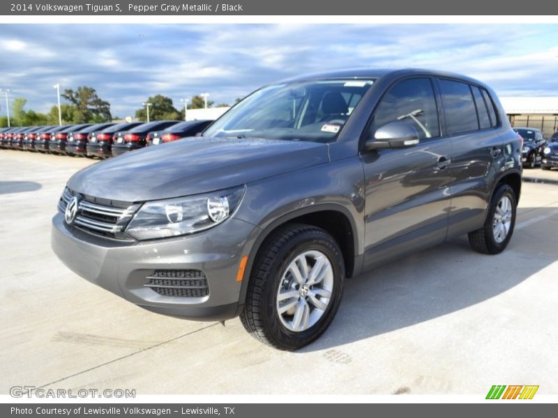 Pepper Gray Metallic / Black 2014 Volkswagen Tiguan S