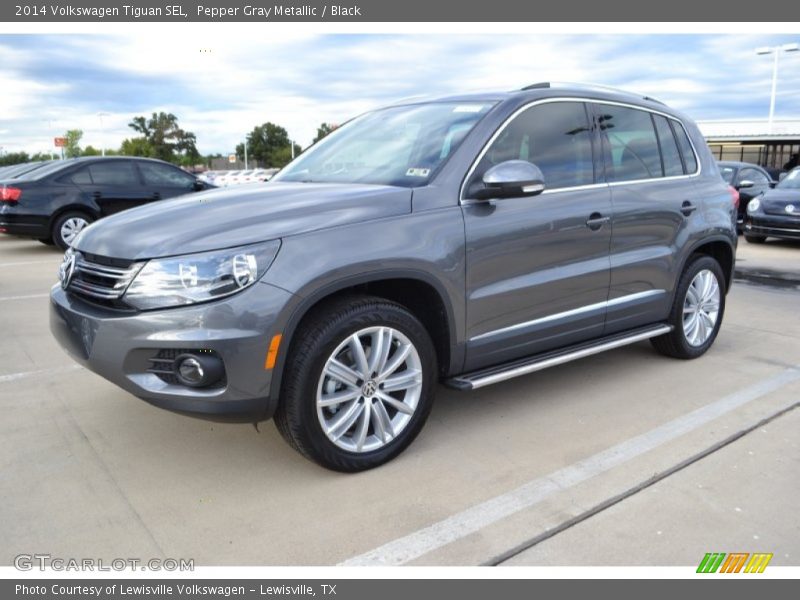 Front 3/4 View of 2014 Tiguan SEL