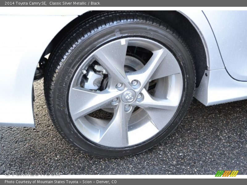 Classic Silver Metallic / Black 2014 Toyota Camry SE
