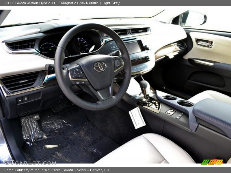 Magnetic Gray Metallic / Light Gray 2013 Toyota Avalon Hybrid XLE