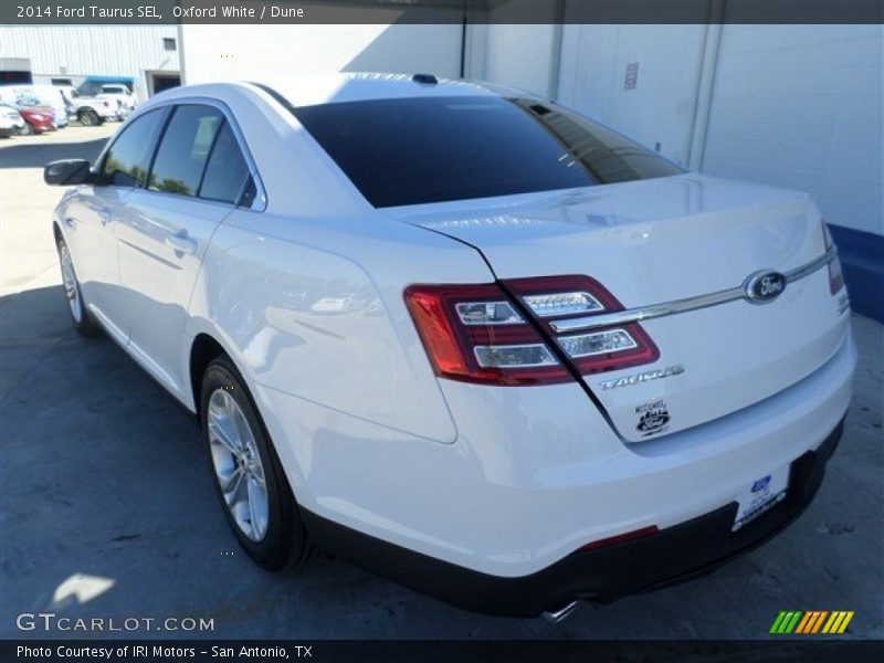 Oxford White / Dune 2014 Ford Taurus SEL