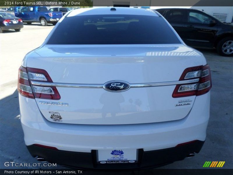 Oxford White / Dune 2014 Ford Taurus SEL