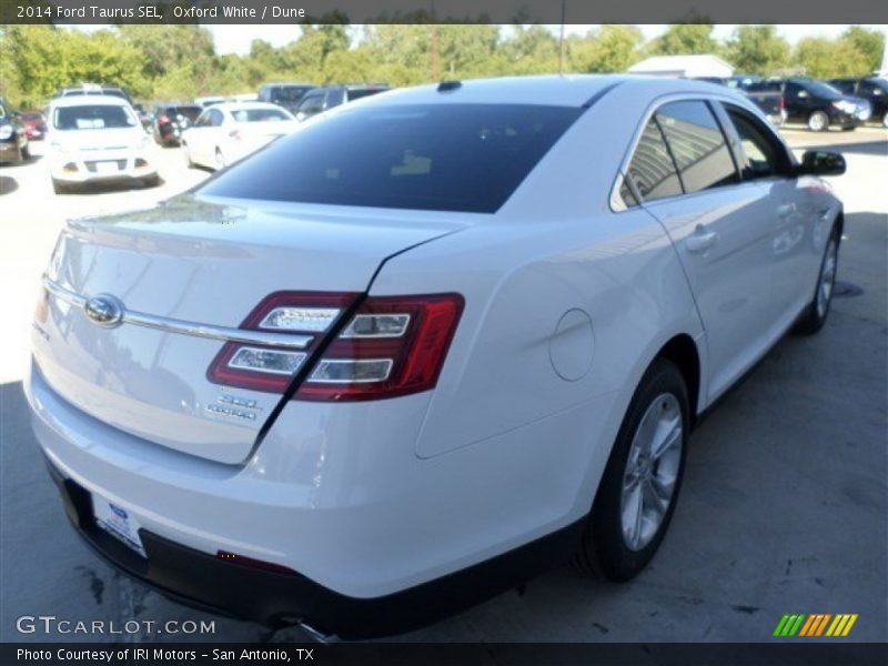 Oxford White / Dune 2014 Ford Taurus SEL