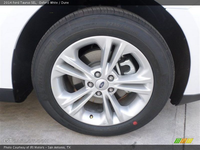 Oxford White / Dune 2014 Ford Taurus SEL