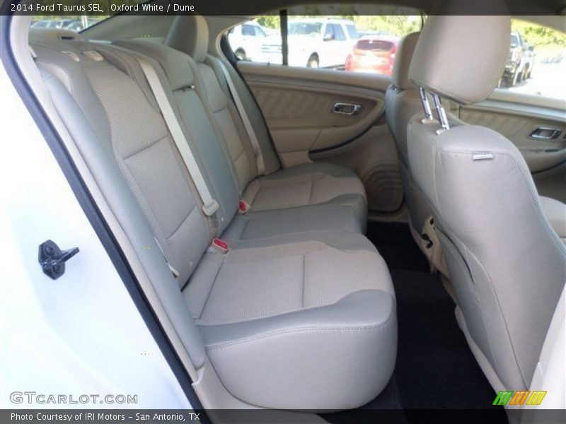 Oxford White / Dune 2014 Ford Taurus SEL