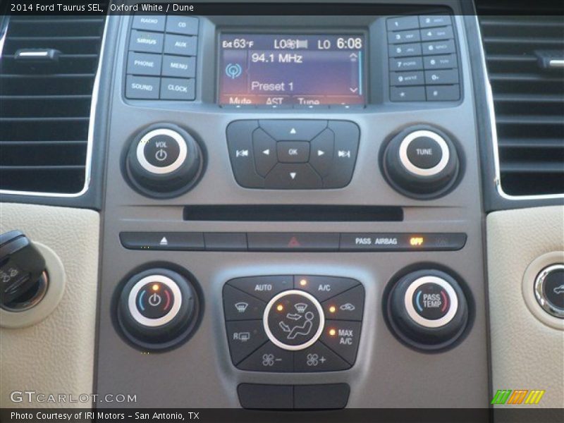 Oxford White / Dune 2014 Ford Taurus SEL