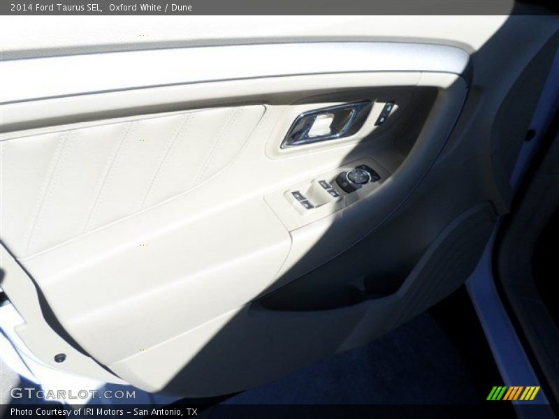 Oxford White / Dune 2014 Ford Taurus SEL