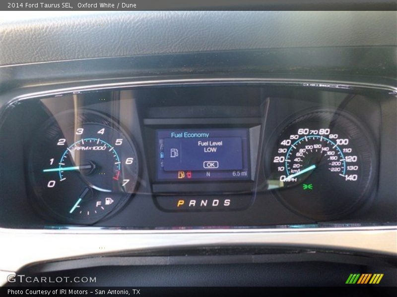 Oxford White / Dune 2014 Ford Taurus SEL