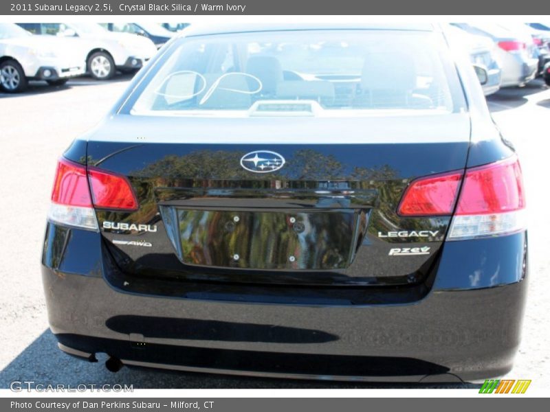 Crystal Black Silica / Warm Ivory 2011 Subaru Legacy 2.5i
