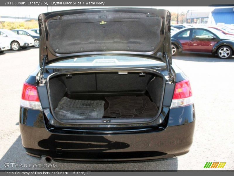Crystal Black Silica / Warm Ivory 2011 Subaru Legacy 2.5i