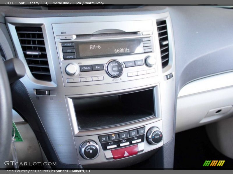 Crystal Black Silica / Warm Ivory 2011 Subaru Legacy 2.5i