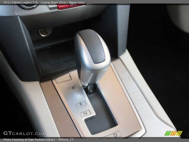 Crystal Black Silica / Warm Ivory 2011 Subaru Legacy 2.5i