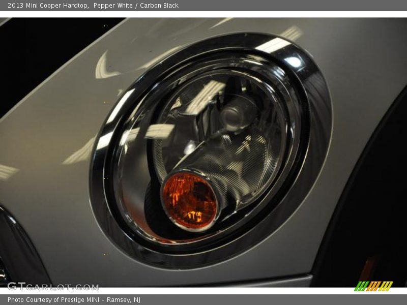 Pepper White / Carbon Black 2013 Mini Cooper Hardtop