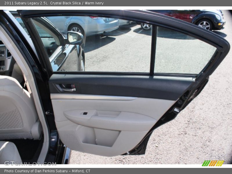 Crystal Black Silica / Warm Ivory 2011 Subaru Legacy 2.5i