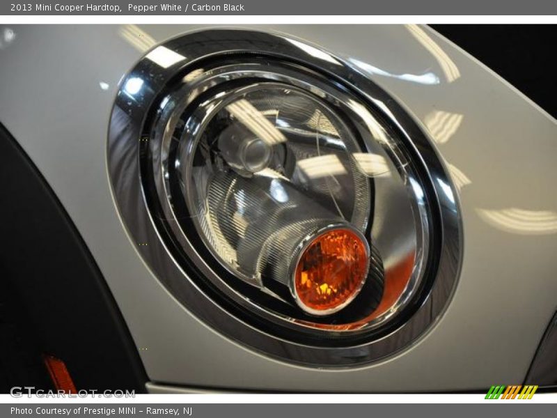 Pepper White / Carbon Black 2013 Mini Cooper Hardtop