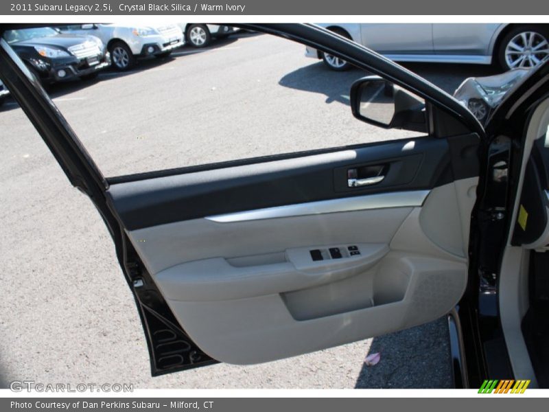 Crystal Black Silica / Warm Ivory 2011 Subaru Legacy 2.5i