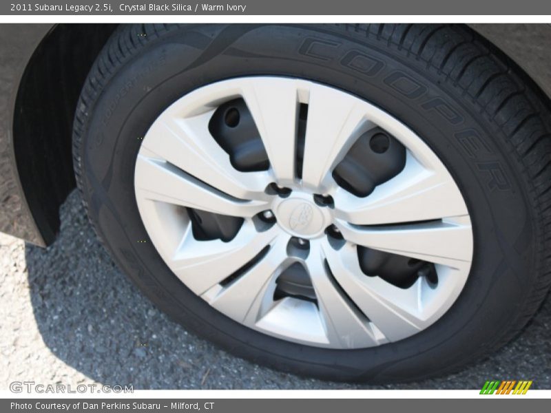 Crystal Black Silica / Warm Ivory 2011 Subaru Legacy 2.5i