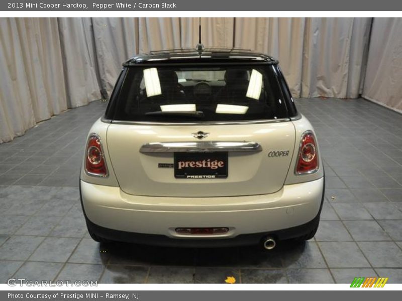 Pepper White / Carbon Black 2013 Mini Cooper Hardtop