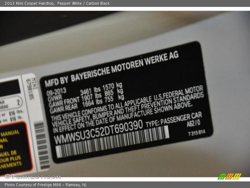 Pepper White / Carbon Black 2013 Mini Cooper Hardtop