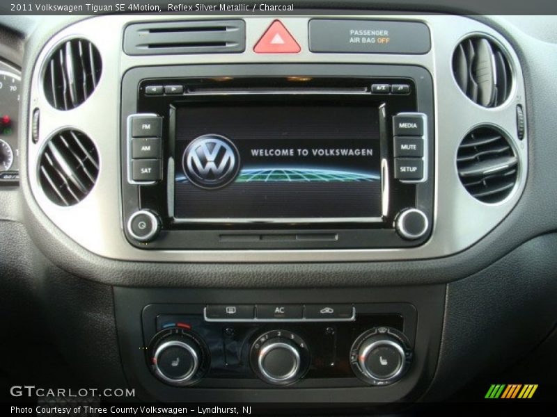 Reflex Silver Metallic / Charcoal 2011 Volkswagen Tiguan SE 4Motion