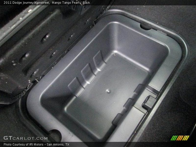Mango Tango Pearl / Black 2011 Dodge Journey Mainstreet