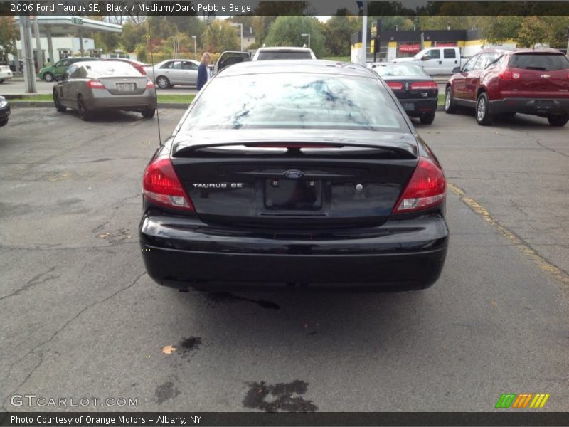 Black / Medium/Dark Pebble Beige 2006 Ford Taurus SE