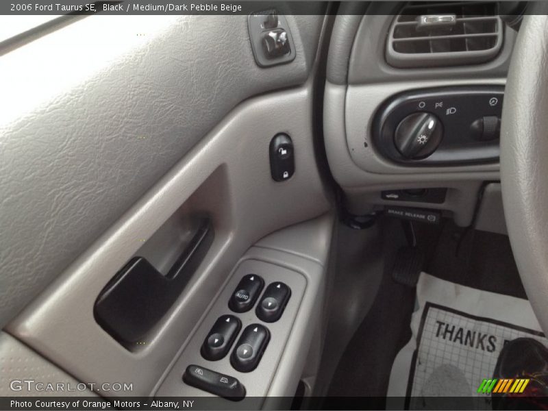 Black / Medium/Dark Pebble Beige 2006 Ford Taurus SE
