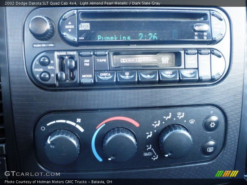 Light Almond Pearl Metallic / Dark Slate Gray 2002 Dodge Dakota SLT Quad Cab 4x4