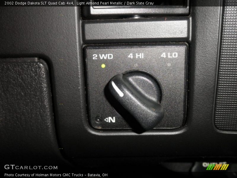 Light Almond Pearl Metallic / Dark Slate Gray 2002 Dodge Dakota SLT Quad Cab 4x4