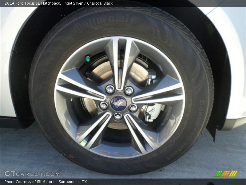 Ingot Silver / Charcoal Black 2014 Ford Focus SE Hatchback