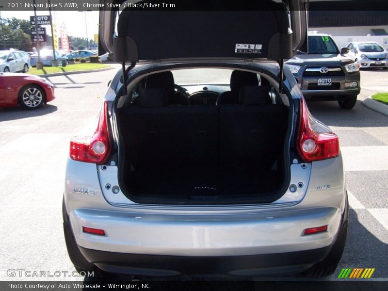Chrome Silver / Black/Silver Trim 2011 Nissan Juke S AWD