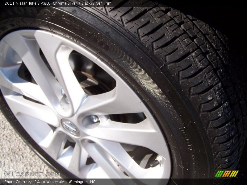 Chrome Silver / Black/Silver Trim 2011 Nissan Juke S AWD