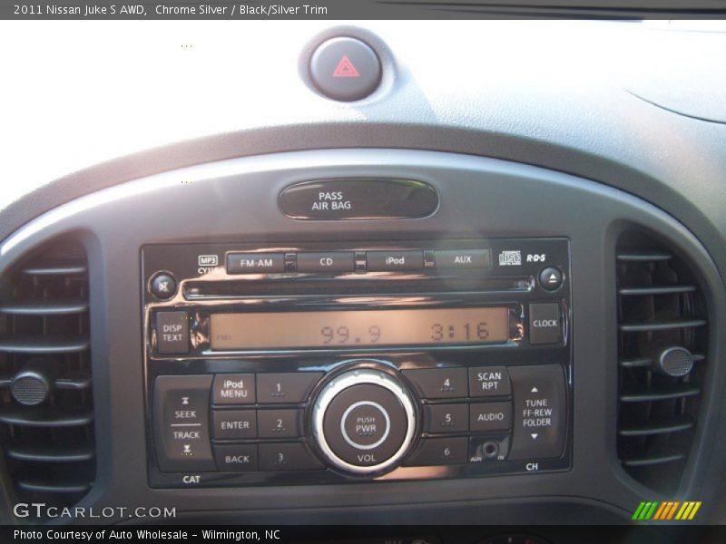 Chrome Silver / Black/Silver Trim 2011 Nissan Juke S AWD