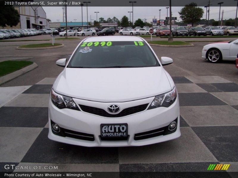 Super White / Black 2013 Toyota Camry SE