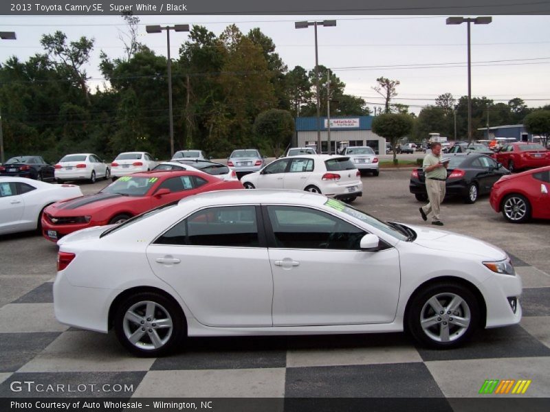 Super White / Black 2013 Toyota Camry SE