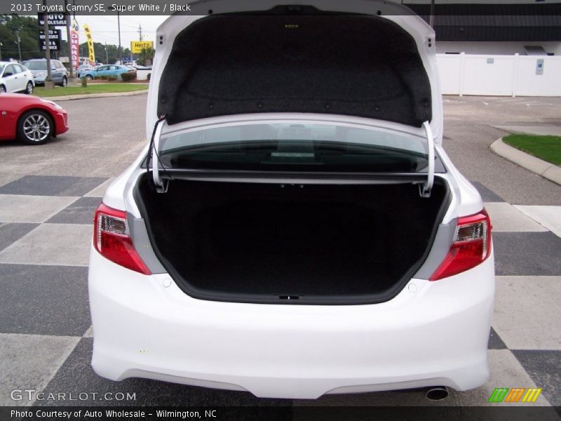 Super White / Black 2013 Toyota Camry SE