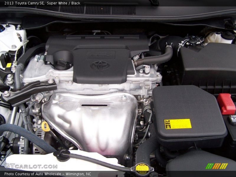Super White / Black 2013 Toyota Camry SE