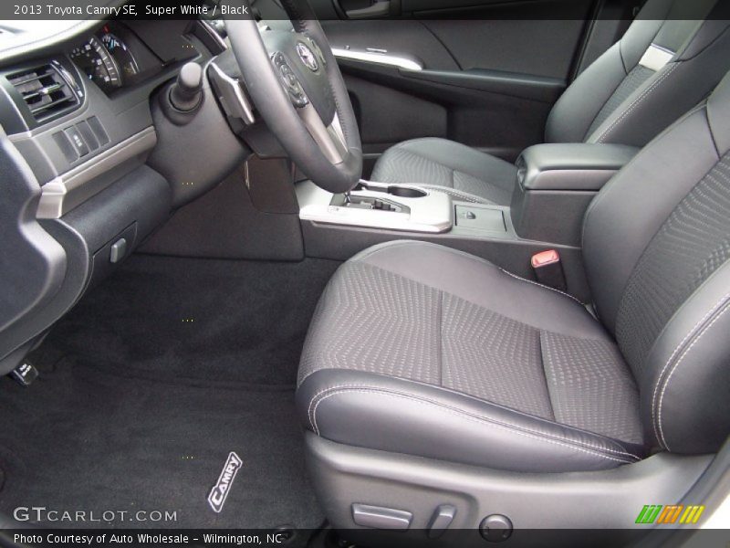 Super White / Black 2013 Toyota Camry SE