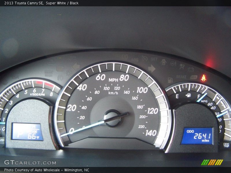 Super White / Black 2013 Toyota Camry SE