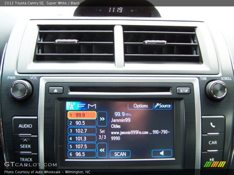 Super White / Black 2013 Toyota Camry SE