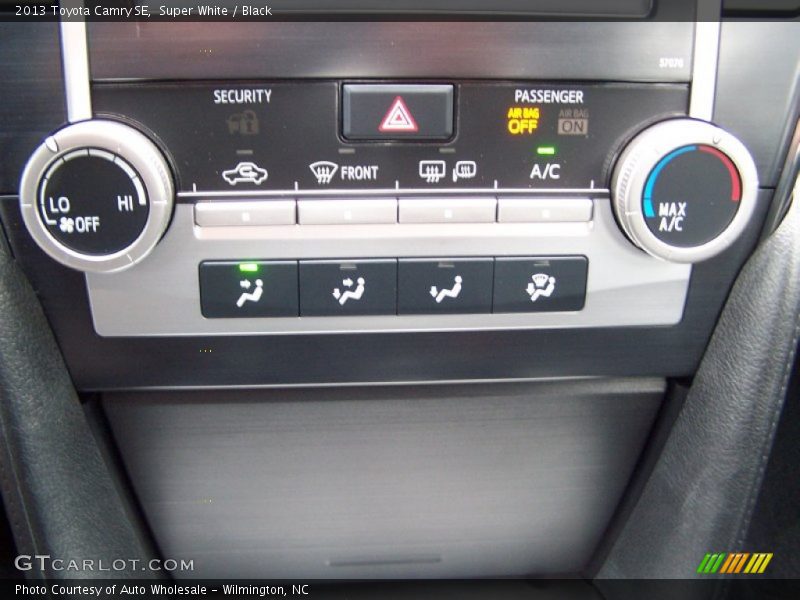 Super White / Black 2013 Toyota Camry SE
