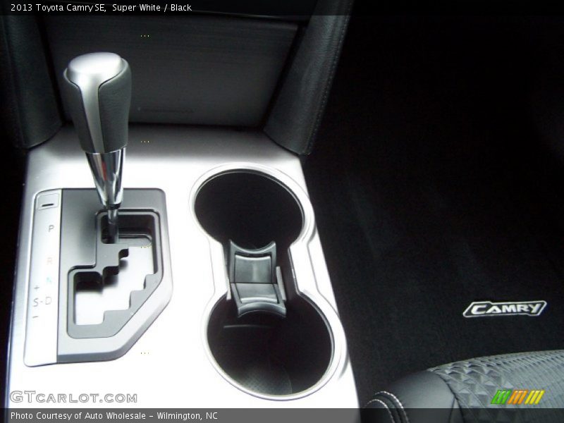Super White / Black 2013 Toyota Camry SE